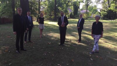 Gruppenfoto im Marianne-Britze-Garten am Sorbischen Institut