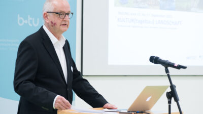 Markus Otto, BTU Cottbus-Senftenberg, gibt eine Einführung in die Tagung © BTU/Ralf Schuster