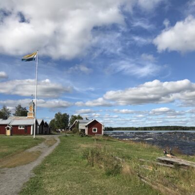 Der schwedische Ort Kukkolaforsen am Fluss Torne Älv © Felix Rietschel