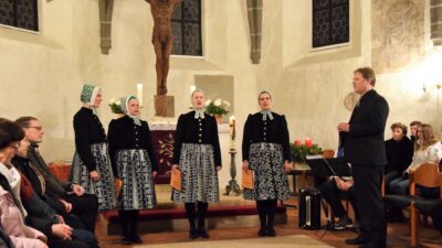 Der Verein Kólesko e.V. übernahm die musikalische Umrahmung der Buchpremiere des Schleifer Sprachführers  © Sorbisches Institut/Serbski institut (2022)