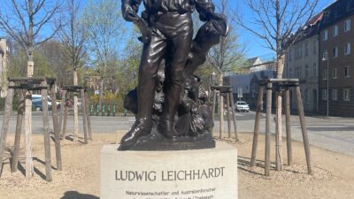 Ludwig-Leichardt-Denkmal auf dem Oberkirchplatz in Cottbus/ Pomnik Ludwiga Leichardta na naměsće pśi Nimskej cerkwi w Chóśebuzu