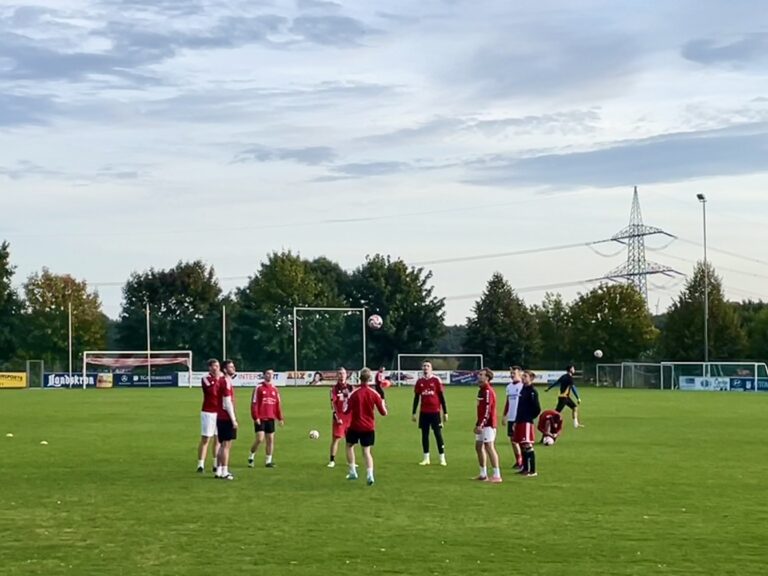 Fußballmannschaft beim Training in Crostwitz © SI/Jan Bogusz (2023)