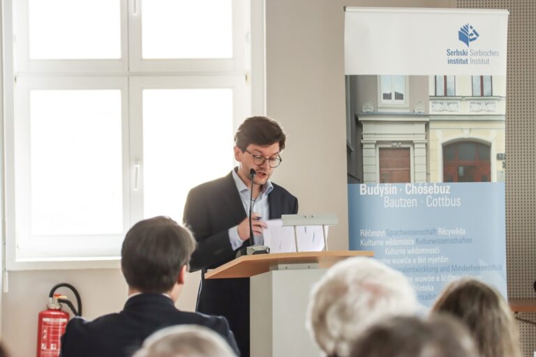 Friedrich Pollack, Historiker und Abteilungsleiter Kulturwissenschaften am Sorbischen Institut, eröffnet die internationale Konferenz zur Kirchengeschichte 