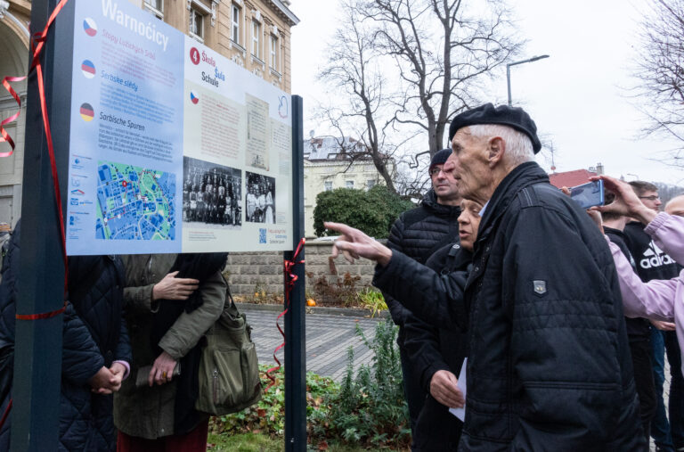 Časowy swědk před staciju wučbneje šćežki 