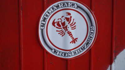 Fan-Aufkleber von "Ultima Raka" in Cottbus/Chóśebuz © Sorbisches Institut /Simon Blum (2024)