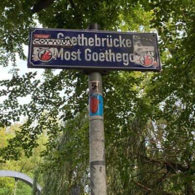 Zweisprachiges Straßenschild in Cottbus/Chóśebuz © Sorbisches Institut, Anastasija Kostiučenko-Kessler